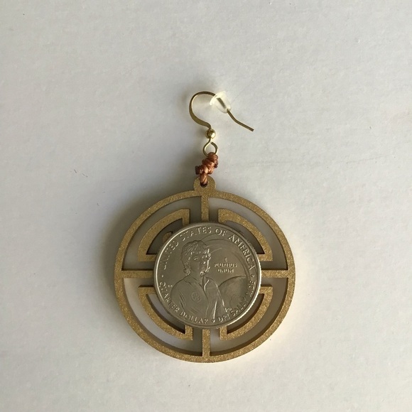 TAGUA Nut Medallion Earrings Asian-Style Matte Gold Open Work Lightweight NEW - Picture 10 of 15